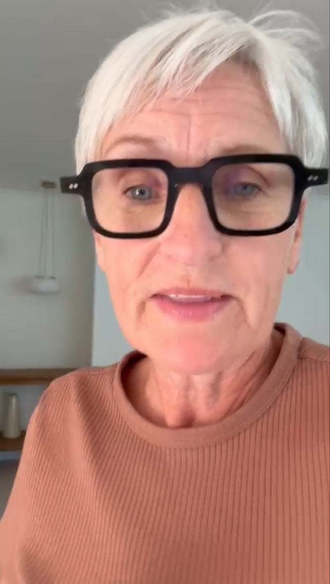 Load video: A woman testimonial that her parcel arrived quickly.